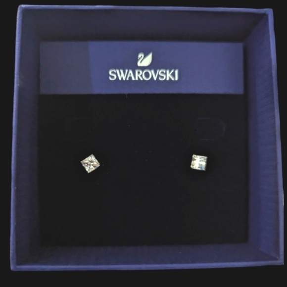 New Swarovski Stilla Attract Square Stud Earrings Princess Cut Crystal Studs - Picture 8 of 14